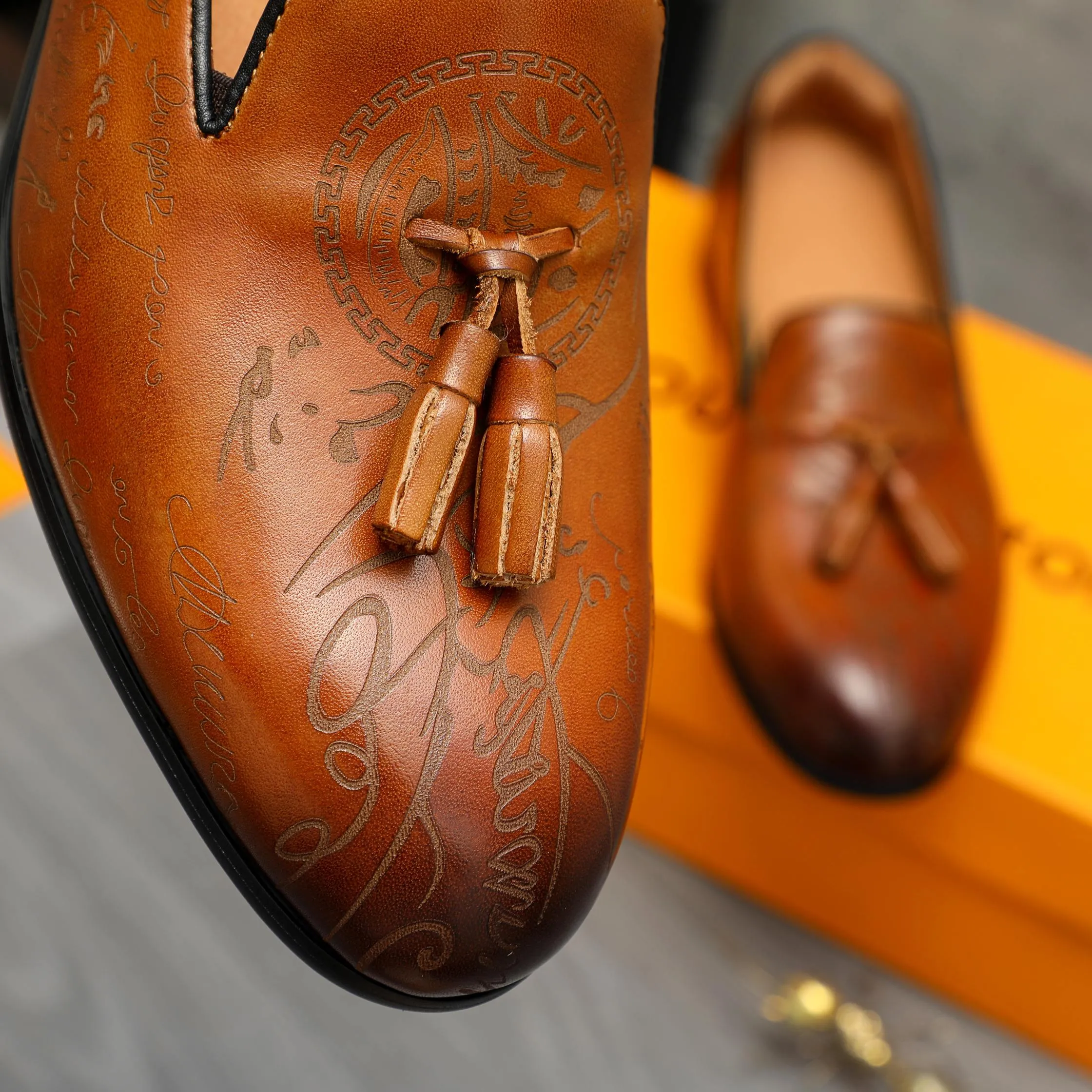 Men's shoes 💰520 Product trademark: LV "Louis Vuitton" business slip-on leather shoes Regular size: 37-46 Product material: Selected color-burned cowhide upper, pigskin lining, rubber outsole